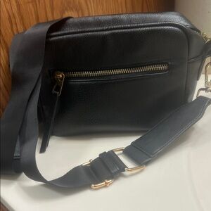 Universal Thread Crossbody